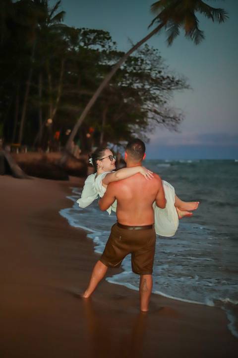 O Iberostar Praia do Forte oferece experiências únicas. Meus registros de casamentos e pré-casamentos nesse resort mostram o encontro perfeito entre amor e cenário.'