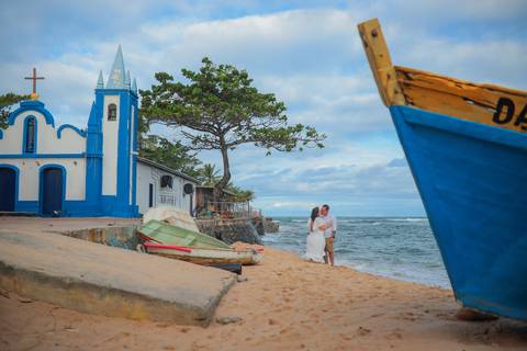 O pré-casamento em Praia do Forte Grand Palladium Imbassaí é perfeito para casais que sonham com fotos românticas. A energia do lugar e o pôr do sol tornam cada clique inesquecível.'