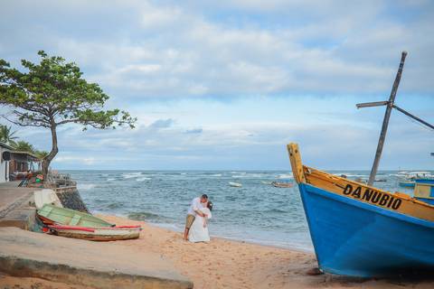O pré-casamento em Praia do Forte Grand Palladium Imbassaí é perfeito para casais que sonham com fotos românticas. A energia do lugar e o pôr do sol tornam cada clique inesquecível.'