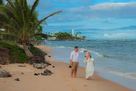 Celebrar o amor em um casamento no Vila Galé Resort é unir sofisticação ao cenário paradisíaco da Bahia. Cada detalhe se transforma em fotografia atemporal cheia de sentimento.'