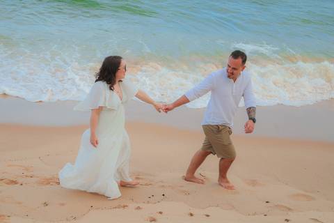 Celebrar o amor em um casamento no Vila Galé Resort é unir sofisticação ao cenário paradisíaco da Bahia. Cada detalhe se transforma em fotografia atemporal cheia de sentimento.'
