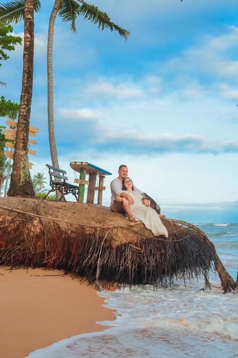 Minha paixão é a fotografia em Praia do Forte-BA. Cada ensaio se torna uma oportunidade de transformar momentos em memórias, com o mar e o sol como aliados perfeitos.'