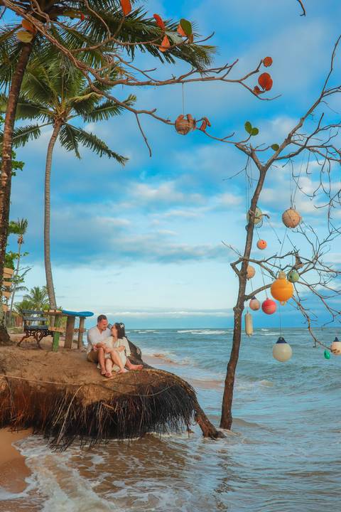 Minha paixão é a fotografia em Praia do Forte-BA. Cada ensaio se torna uma oportunidade de transformar momentos em memórias, com o mar e o sol como aliados perfeitos.'