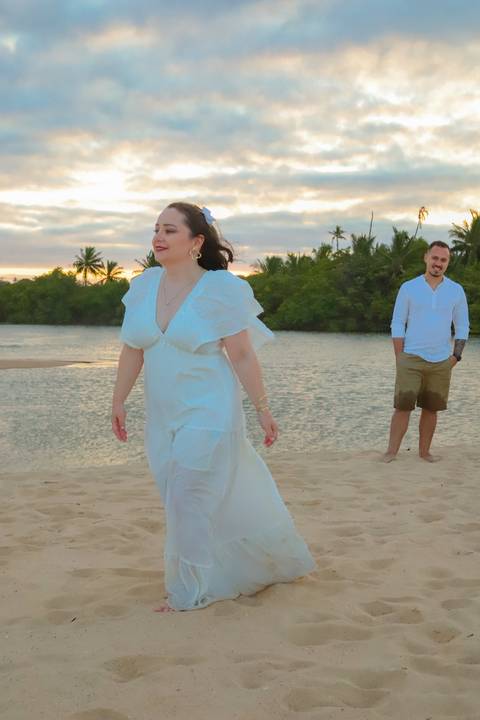 Um pré-casamento na praia é sinônimo de romance e leveza. Praia do Forte oferece cenários que unem natureza, cultura e emoção, perfeitos para eternizar cada gesto de amor.'