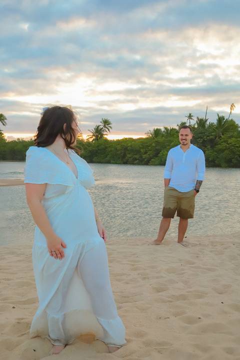 Um pré-casamento na praia é sinônimo de romance e leveza. Praia do Forte oferece cenários que unem natureza, cultura e emoção, perfeitos para eternizar cada gesto de amor.'