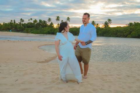 Um pré-casamento na praia é sinônimo de romance e leveza. Praia do Forte oferece cenários que unem natureza, cultura e emoção, perfeitos para eternizar cada gesto de amor.'