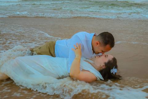 Um pré-casamento na praia é sinônimo de romance e leveza. Praia do Forte oferece cenários que unem natureza, cultura e emoção, perfeitos para eternizar cada gesto de amor.'