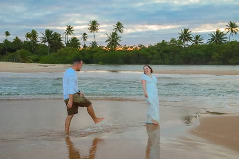 Um pré-casamento na praia é sinônimo de romance e leveza. Praia do Forte oferece cenários que unem natureza, cultura e emoção, perfeitos para eternizar cada gesto de amor.'