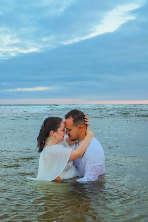 Para quem procura o que fazer em Praia do Forte, um ensaio fotográfico é uma experiência inesquecível. Além das praias, a vila e o pôr do sol oferecem cenários mágicos.'