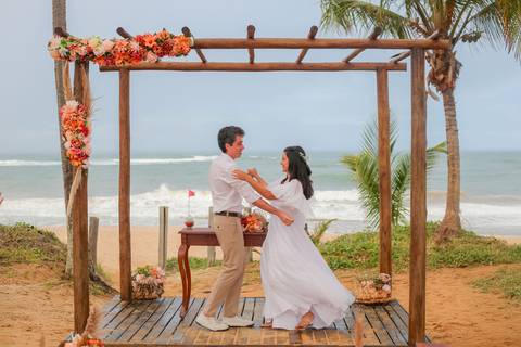O Iberostar Selection Praia do Forte, com sua beleza natural e estrutura à beira-mar, é o cenário perfeito para casamentos e elopements românticos.'