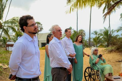 Mariana e Luiz transformaram um simples casamento civil em um momento inesquecível, repleto de emoção, natureza e poesia.'