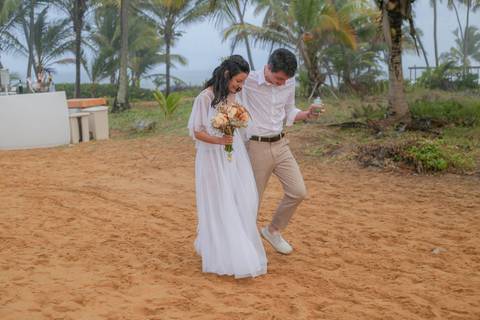 Como fotógrafo de casamento na Bahia, meu olhar busca capturar a energia e a autenticidade de cada história — e esta, sem dúvida, foi inesquecível.'
