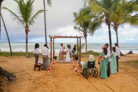 Mariana e Luiz transformaram um simples casamento civil em um momento inesquecível, repleto de emoção, natureza e poesia.'