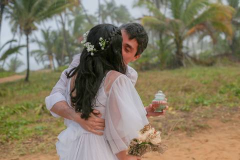 Como fotógrafo de casamento na Bahia, meu olhar busca capturar a energia e a autenticidade de cada história — e esta, sem dúvida, foi inesquecível.'