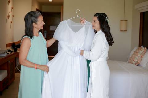 Casamento civil de Mariana e Luiz no Iberostar Selection Praia do Forte — uma celebração íntima, com o pé na areia, o som do mar e o amor como protagonista.'