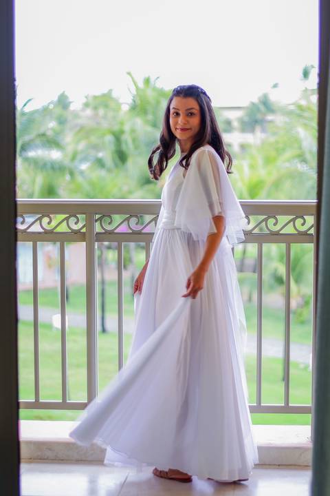 Um elopement wedding na Bahia, entre o sol e a chuva, mostrando que o verdadeiro amor não depende do clima, mas da conexão entre dois corações.'