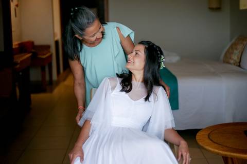 Um elopement wedding na Bahia, entre o sol e a chuva, mostrando que o verdadeiro amor não depende do clima, mas da conexão entre dois corações.'
