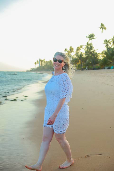Fotógrafo Waldyr Lantyer registra grupo de amigas em ensaio descontraído em Praia do Forte, Bahia. Fotos espontâneas e cheias de emoção.'