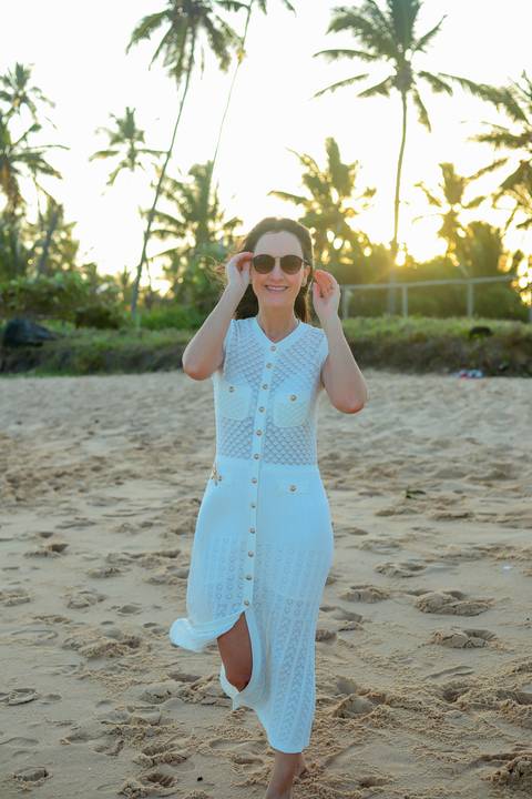 Fotografia de amigas na piscina em Praia do Forte, Bahia. Ensaio divertido e descontraído feito pelo fotógrafo Waldyr Lantyer.'