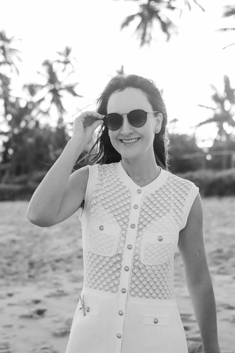 Fotografia de amigas na piscina em Praia do Forte, Bahia. Ensaio divertido e descontraído feito pelo fotógrafo Waldyr Lantyer.'