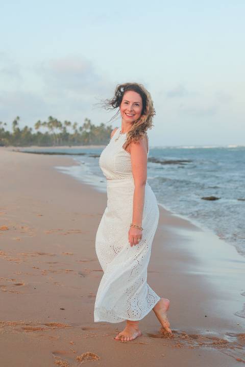 O que fazer em Praia do Forte: ensaio fotográfico entre amigas. Fotografia por Waldyr Lantyer, perfeita para eternizar viagens e memórias.'