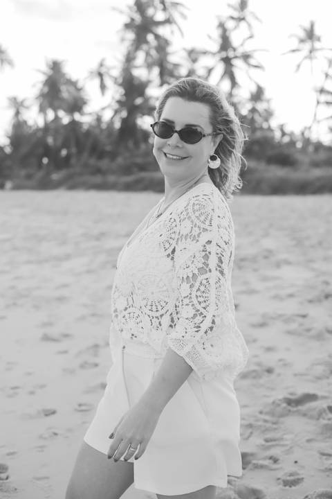 O que fazer em Praia do Forte: ensaio fotográfico entre amigas. Fotografia por Waldyr Lantyer, perfeita para eternizar viagens e memórias.'