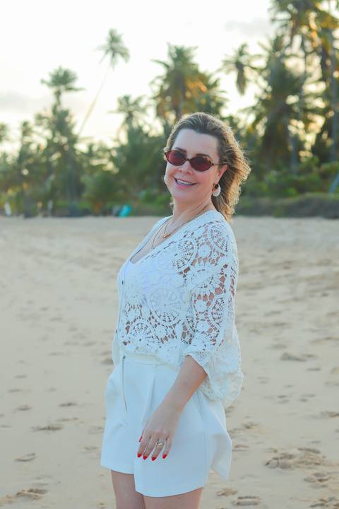 O que fazer em Praia do Forte: ensaio fotográfico entre amigas. Fotografia por Waldyr Lantyer, perfeita para eternizar viagens e memórias.'