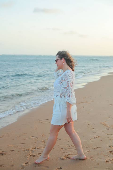O que fazer em Praia do Forte: ensaio fotográfico entre amigas. Fotografia por Waldyr Lantyer, perfeita para eternizar viagens e memórias.'