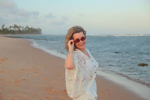 O que fazer em Praia do Forte: ensaio fotográfico entre amigas. Fotografia por Waldyr Lantyer, perfeita para eternizar viagens e memórias.'