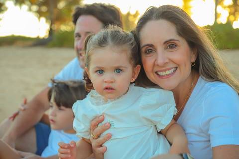 Vivencie essa experiência. Traga sua família para viver um ensaio fotográfico em Praia do Forte, onde cada imagem reflete amor, leveza e gratidão.'