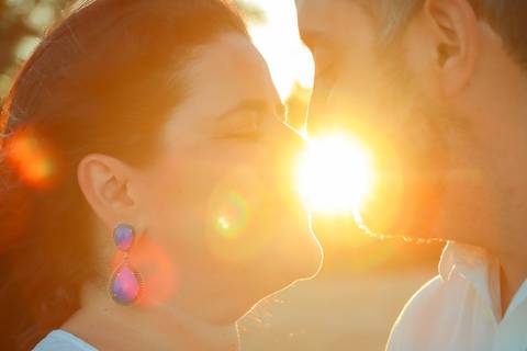 Entre as melhores experiências em Praia do Forte-BA está viver um ensaio fotográfico em família. Uma forma encantadora de celebrar o amor e levar para casa lembranças eternas.'
