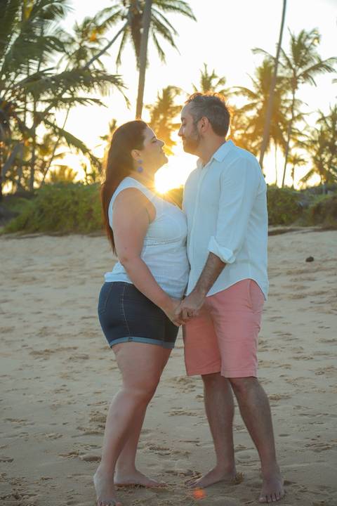 Entre as melhores experiências em Praia do Forte-BA está viver um ensaio fotográfico em família. Uma forma encantadora de celebrar o amor e levar para casa lembranças eternas.'