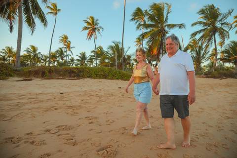 Entre as melhores experiências em Praia do Forte-BA está viver um ensaio fotográfico em família. Uma forma encantadora de celebrar o amor e levar para casa lembranças eternas.'