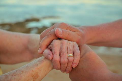 Entre as melhores experiências em Praia do Forte-BA está viver um ensaio fotográfico em família. Uma forma encantadora de celebrar o amor e levar para casa lembranças eternas.'
