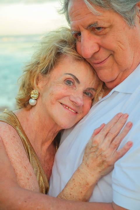 Se você busca o que fazer em Praia do Forte além da praia, um ensaio fotográfico é uma experiência emocionante e única para casais e famílias que desejam eternizar momentos especiais.'