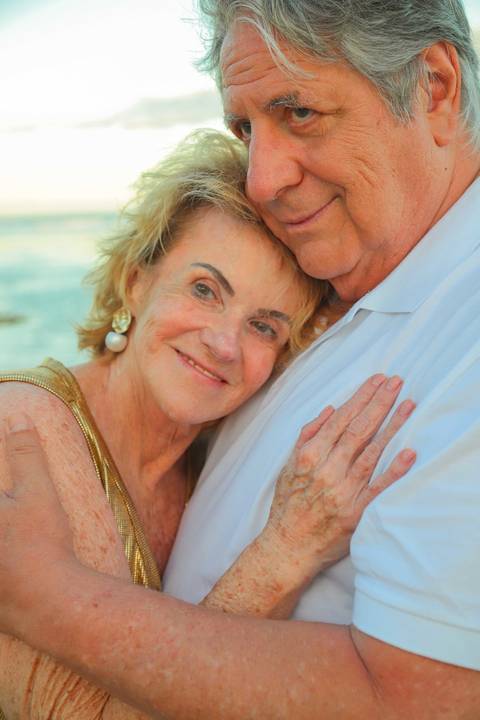 Se você busca o que fazer em Praia do Forte além da praia, um ensaio fotográfico é uma experiência emocionante e única para casais e famílias que desejam eternizar momentos especiais.'