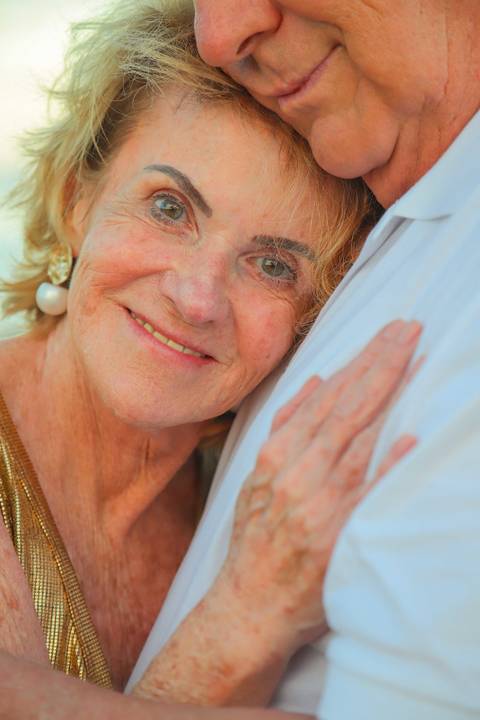 Se você busca o que fazer em Praia do Forte além da praia, um ensaio fotográfico é uma experiência emocionante e única para casais e famílias que desejam eternizar momentos especiais.'