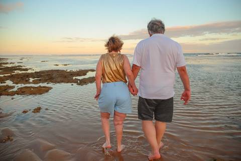 Praia do Forte é um destino encantador na Bahia, perfeito para registrar sua história em um ensaio fotográfico. Uma vivência leve, divertida e cheia de significado à beira-mar.'