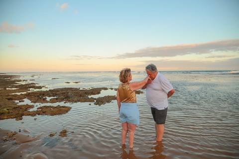 Praia do Forte é um destino encantador na Bahia, perfeito para registrar sua história em um ensaio fotográfico. Uma vivência leve, divertida e cheia de significado à beira-mar.'