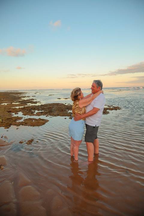 Praia do Forte é um destino encantador na Bahia, perfeito para registrar sua história em um ensaio fotográfico. Uma vivência leve, divertida e cheia de significado à beira-mar.'
