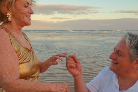 Praia do Forte é um destino encantador na Bahia, perfeito para registrar sua história em um ensaio fotográfico. Uma vivência leve, divertida e cheia de significado à beira-mar.'