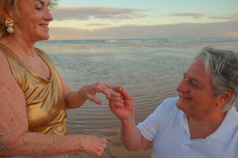 Praia do Forte é um destino encantador na Bahia, perfeito para registrar sua história em um ensaio fotográfico. Uma vivência leve, divertida e cheia de significado à beira-mar.'