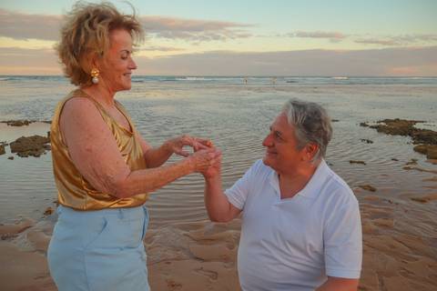 Faça do seu passeio em Praia do Forte uma lembrança inesquecível. Um ensaio fotográfico é a oportunidade de viver um momento único com sua família e celebrar o amor em cada clique.'