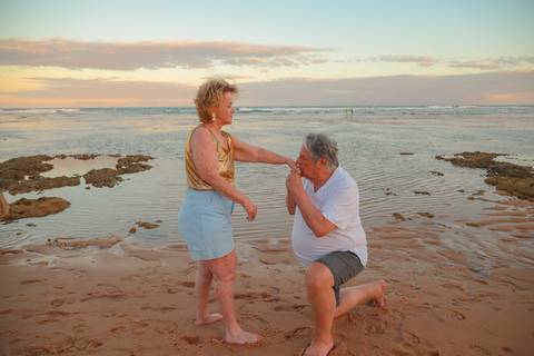Faça do seu passeio em Praia do Forte uma lembrança inesquecível. Um ensaio fotográfico é a oportunidade de viver um momento único com sua família e celebrar o amor em cada clique.'