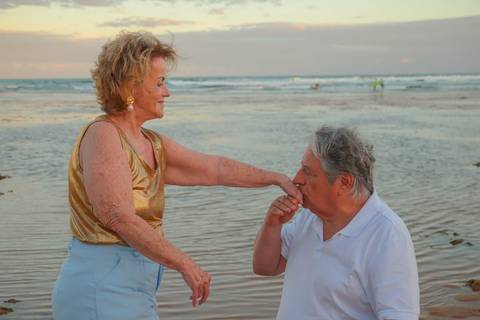 Faça do seu passeio em Praia do Forte uma lembrança inesquecível. Um ensaio fotográfico é a oportunidade de viver um momento único com sua família e celebrar o amor em cada clique.'