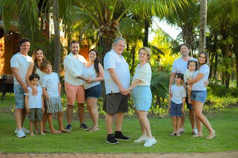 Momentos que o tempo não apaga. Um pôr do sol mágico em Praia do Forte-BA para eternizar os 50 anos de amor de Elisa e Edson.'