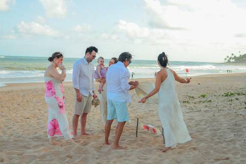 Pequenos passos na areia, grandes lembranças em família. O ensaio de 1 aninho da Celine no Iberostar Selection Praia do Forte transbordou amor, leveza e a energia única desse paraíso no litoral norte da Bahia.'