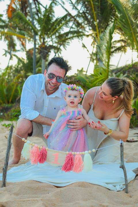 Pequenos passos na areia, grandes lembranças em família. O ensaio de 1 aninho da Celine no Iberostar Selection Praia do Forte transbordou amor, leveza e a energia única desse paraíso no litoral norte da Bahia.'