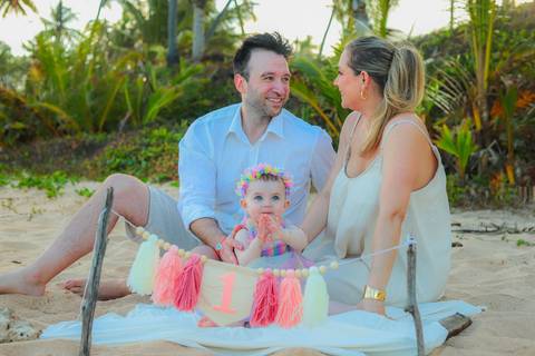 Pequenos passos na areia, grandes lembranças em família. O ensaio de 1 aninho da Celine no Iberostar Selection Praia do Forte transbordou amor, leveza e a energia única desse paraíso no litoral norte da Bahia.'