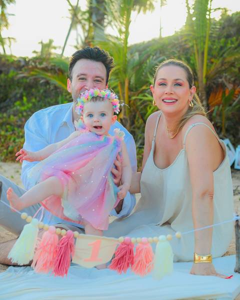 Pequenos passos na areia, grandes lembranças em família. O ensaio de 1 aninho da Celine no Iberostar Selection Praia do Forte transbordou amor, leveza e a energia única desse paraíso no litoral norte da Bahia.'